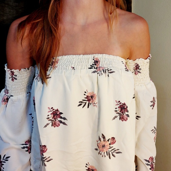 Ivory Floral Off Shoulder Blouse. Medium - Picture 4 of 8